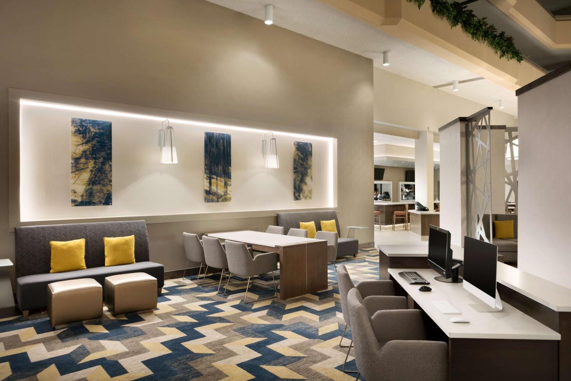 Hilton Fort Collins Exterior photo