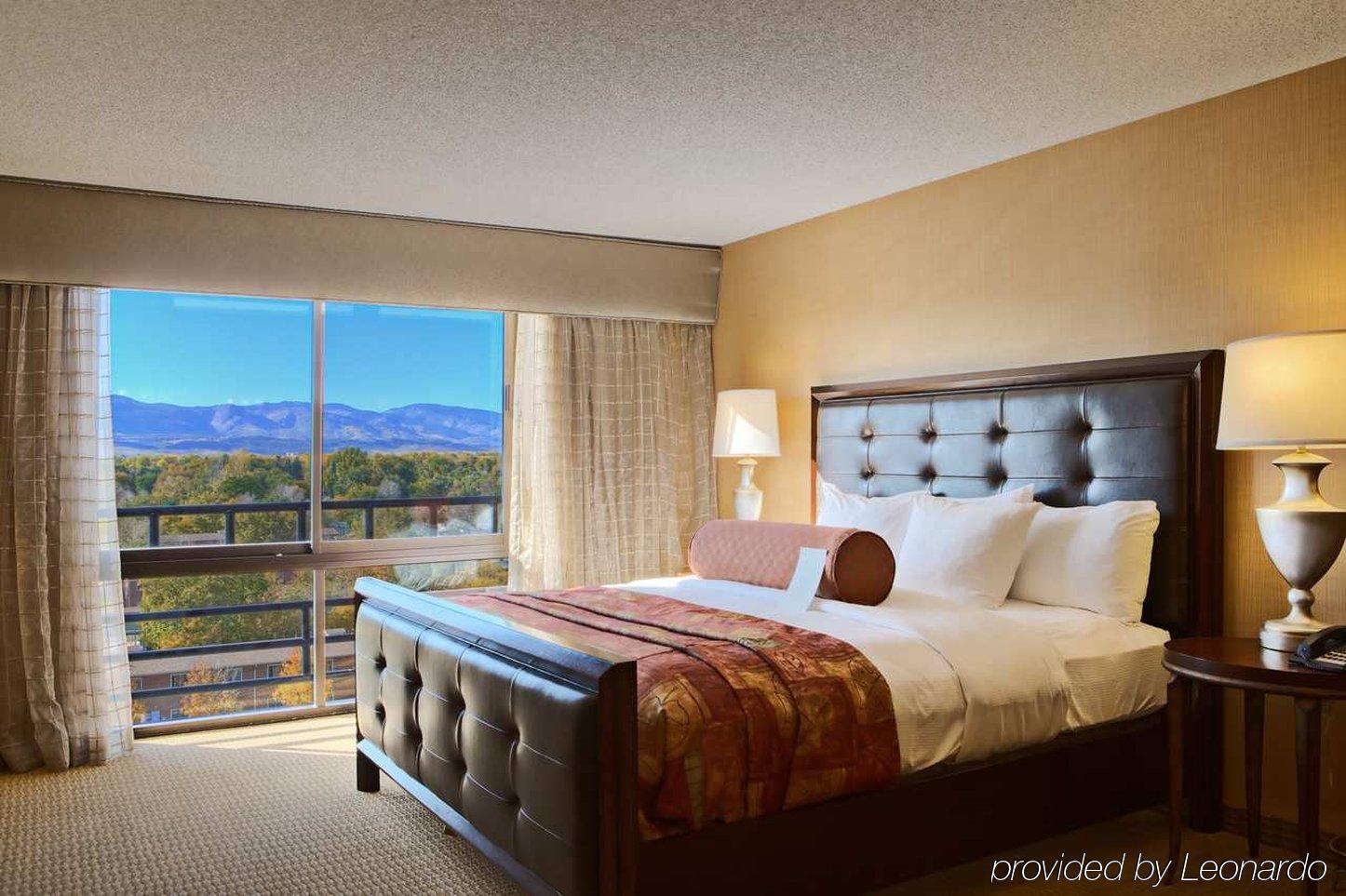 Hilton Fort Collins Room photo