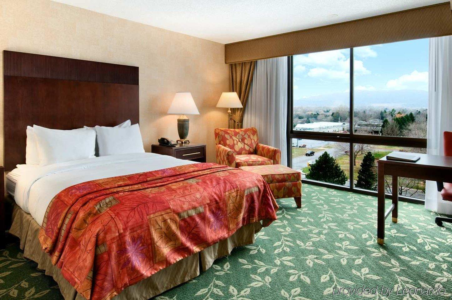 Hilton Fort Collins Room photo